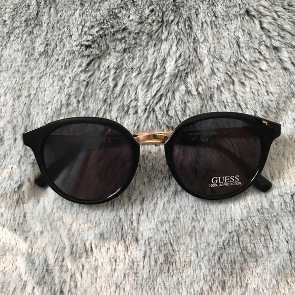 Guess Accessories - NWOT Guess Black&Gold Round Frame Sunglasses